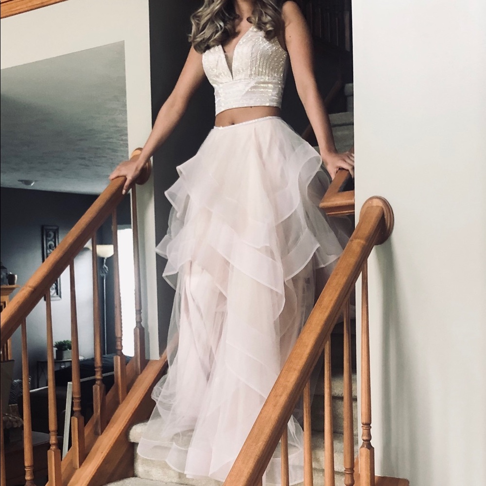 Prom dress - Picture 2 of 4